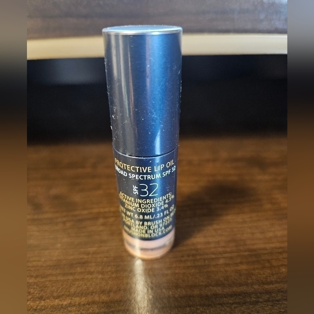 BRUSH on Block NUDE TINT PROTECTIVE LIP OIL SPF 32 (NIB)
